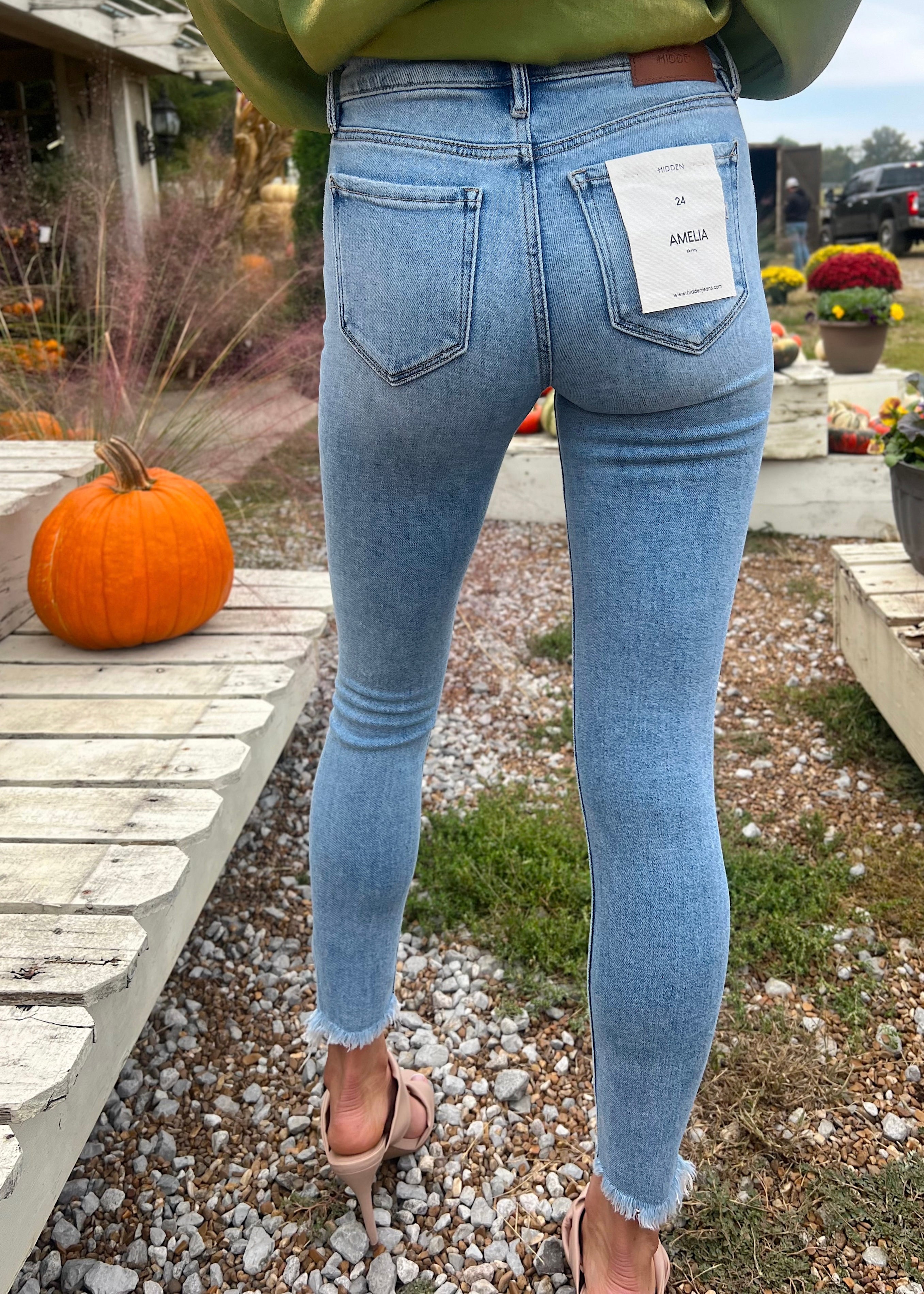 Hidden Amelia Skinny | Medium Light